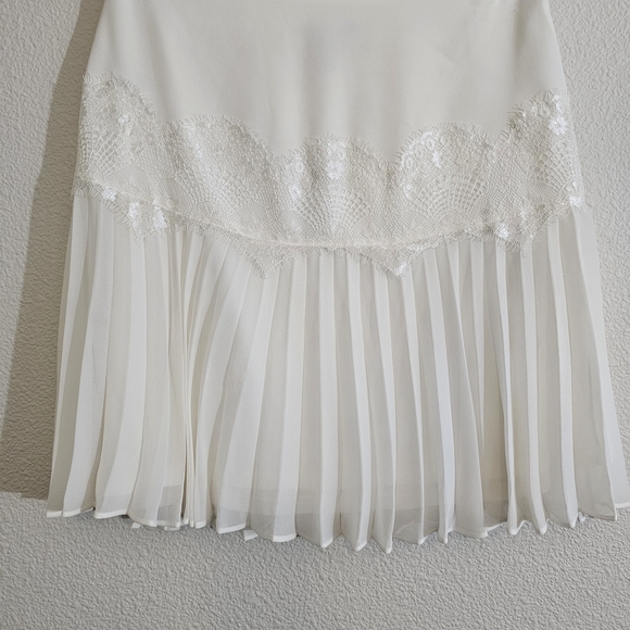 Express NWT Skirt Size 0 White Pleated Lace - Picture 9 of 9